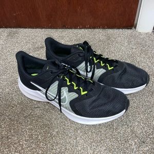 Nike Downshifter Men’s US 11, Women’s 12.5